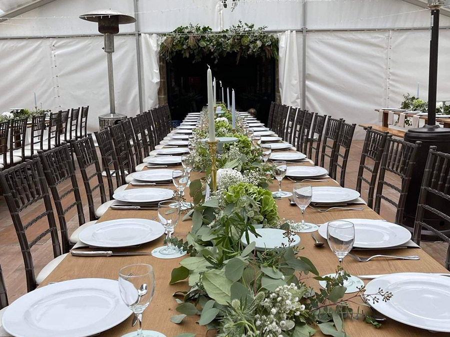 Tables et chaises à louer pour événement